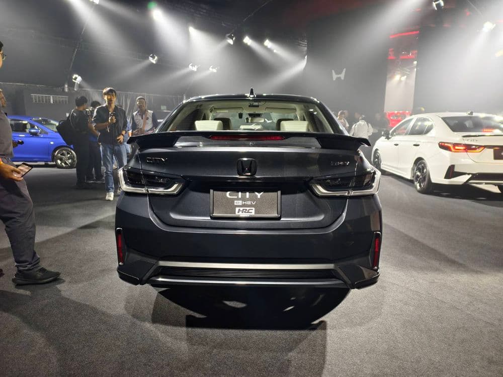 รถยนต์ New Honda City e:HEV RS รุ่นท็อปตกแต่งสไตล์สปอร์ตพร้อมโลโก้ RS