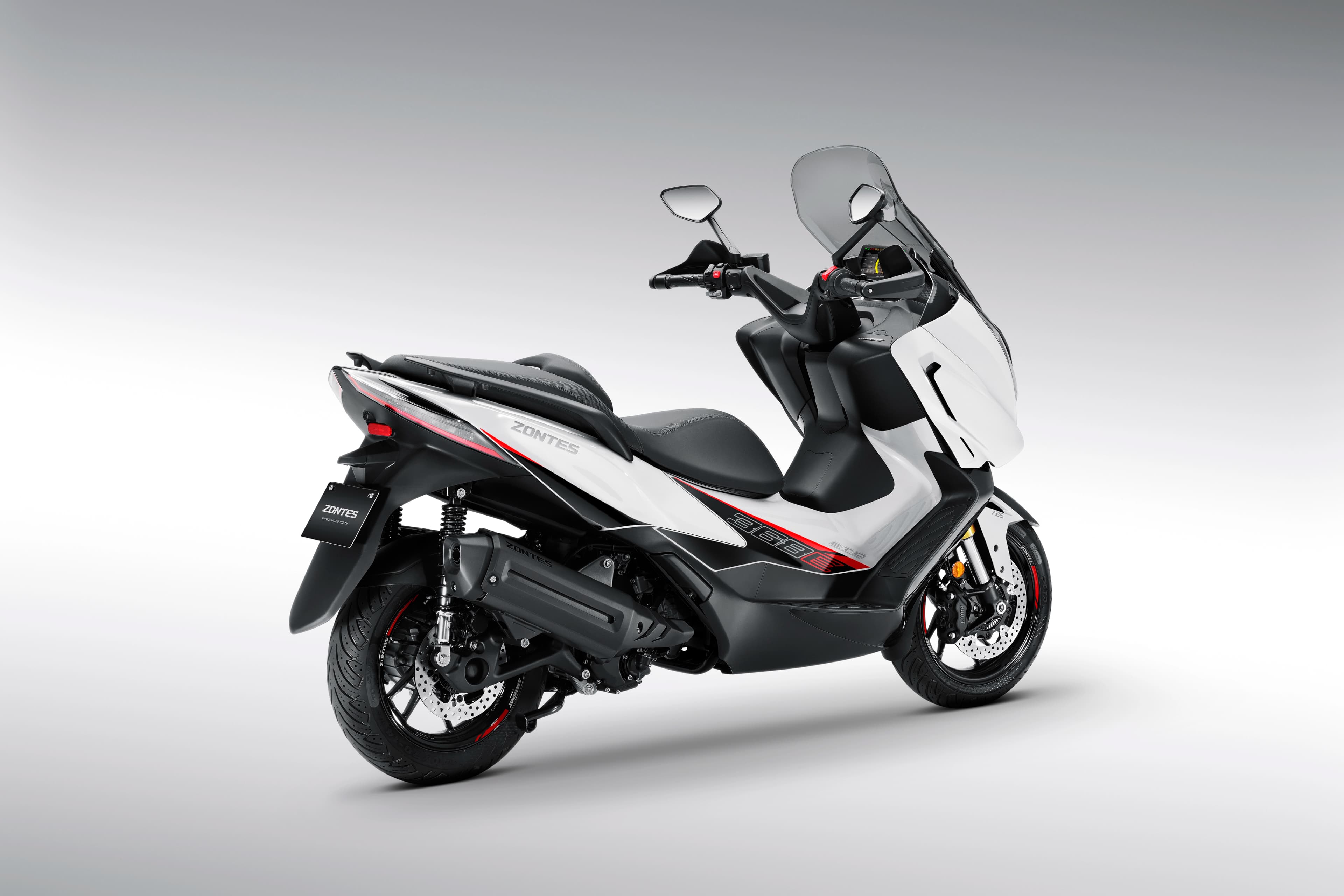 แฮนด์บาร์และสวิตช์ควบคุมของ New ZONTES 368E ETC ที่มีปุ่มปรับระดับและเลือกโหมดการขับขี่ Touring และ Sport